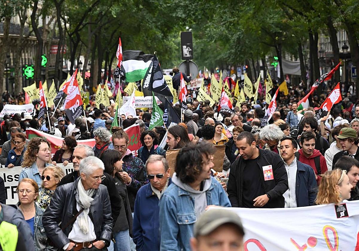 Asistentes a la manifestación en París.