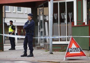 Dos muertos y varios heridos tras un tiroteo en un pub en Sandviken, Suecia
