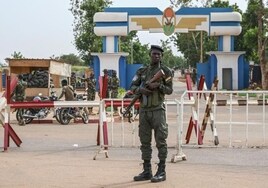 Francia retira también a todos sus militares destinados en Níger