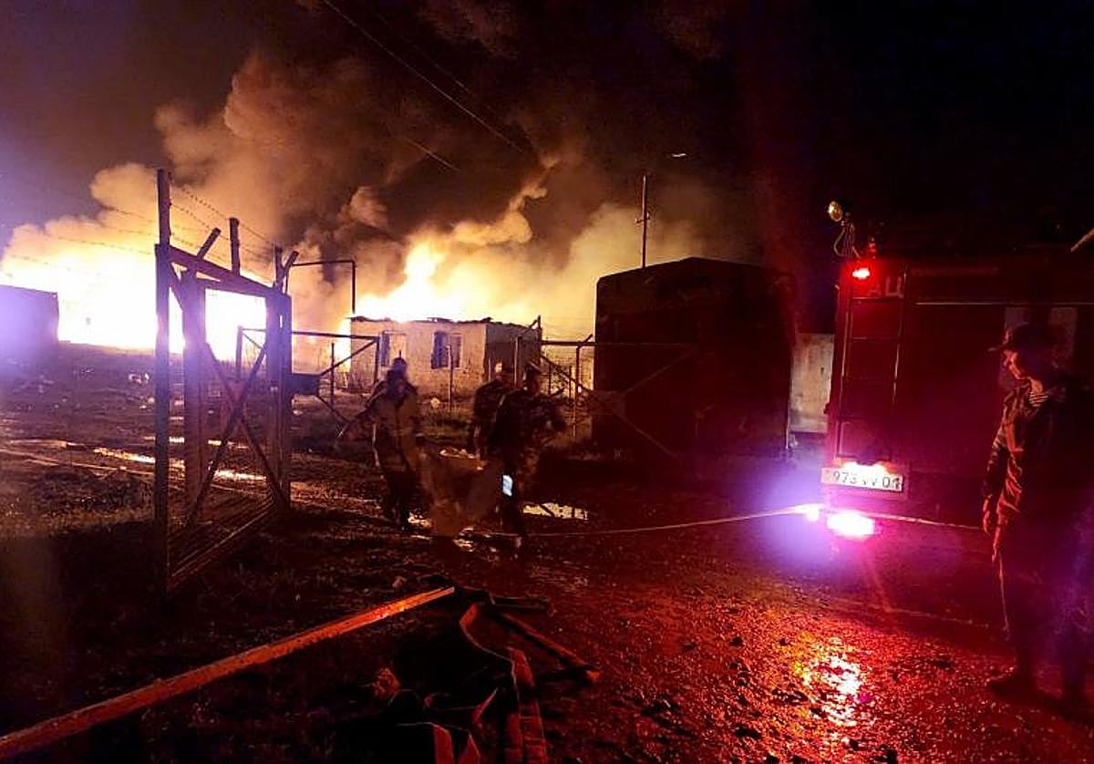 Imagnes del incendio en un depósito de combustible en Nagorno Karabaj
