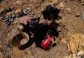 «Prefiero sacar oro que ir a la escuela», el drama de niños mineros en Venezuela