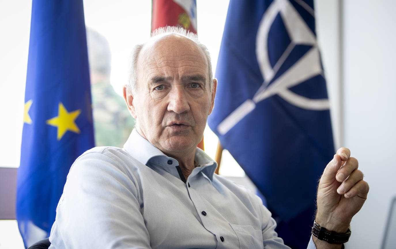 General Hans-Werner Wiermann durante la entrevista en Troia (Portugal)