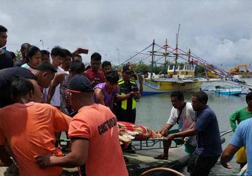 Mueren tres pescadores filipinos embestidos por otro barco en una zona disputada con China