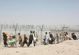 Pakistán expulsará a todos los inmigrantes ilegales afganos tras el incremento de atentados suicidas