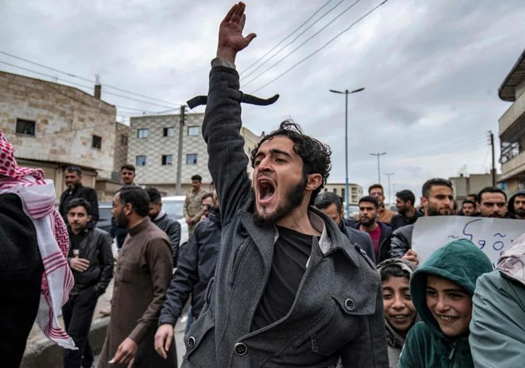 Manifestación por el 12º aniversario del inicio del levantamiento contra el presidente sirio Bashar al-Assad y su gobierno, en Tabqa