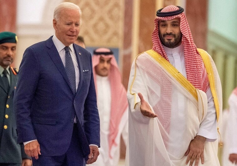 El príncipe heredero Mohammed bin Salman junto al presidente estadounidense Joe Biden el pasado mes de julio