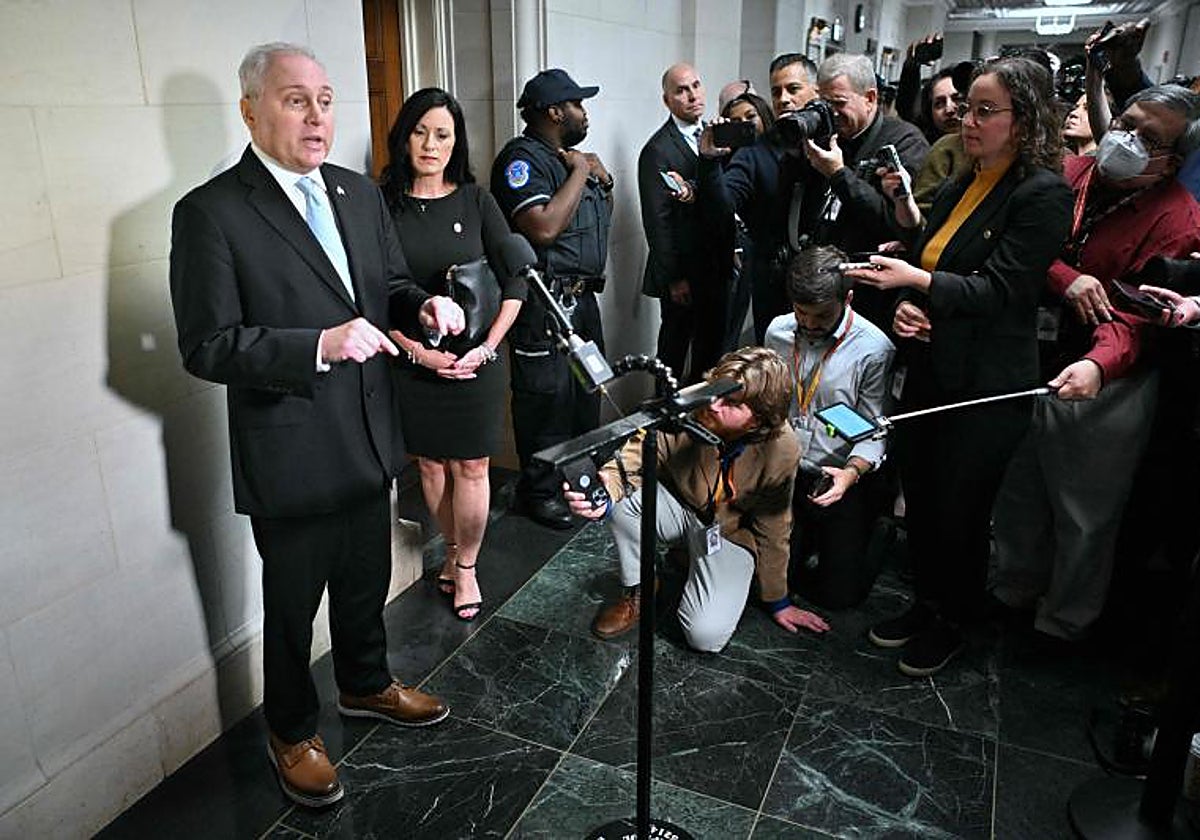 Scalise atiende a los periodistas