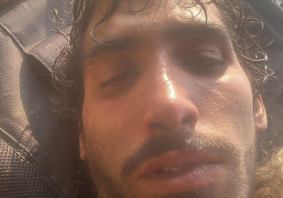 Rafael Zimerman, en una fotografía cedida a ABC, tras salir del búnker del festival atacado por Hamás