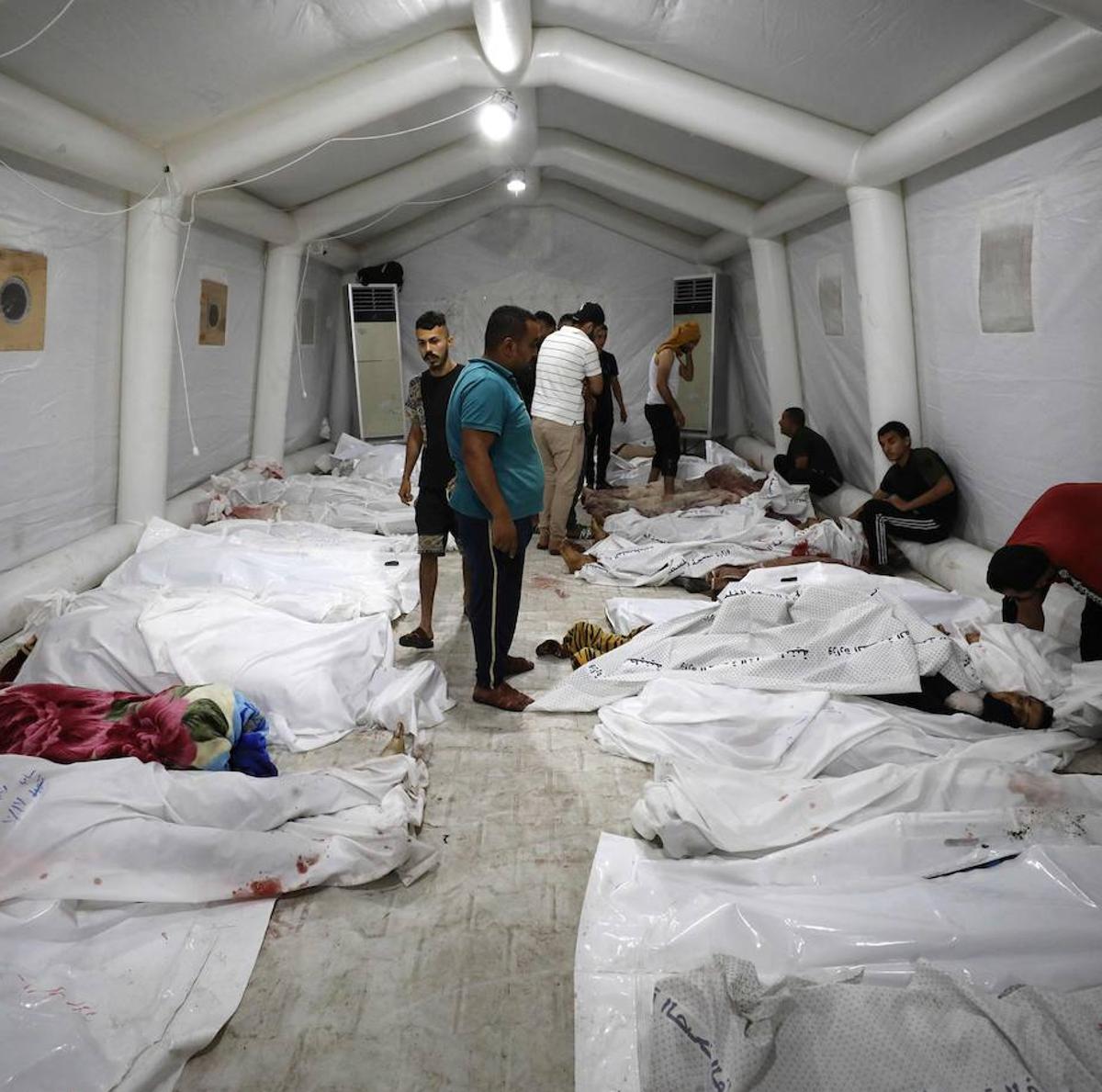 Israel y Hamás se acusan mutuamente de la matanza con cientos de muertos en un hospital en Gaza
