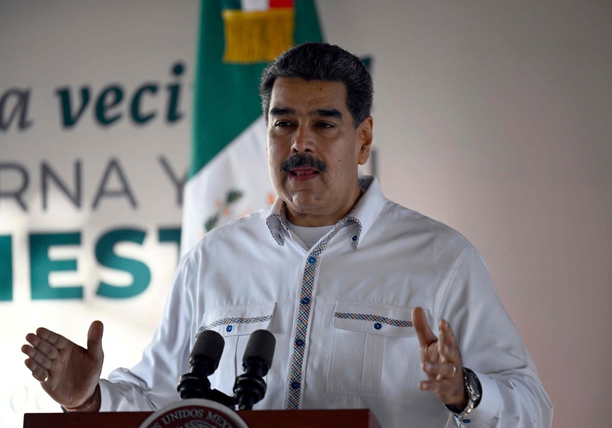 El presidente de Venezuela, Nicolás Maduro, habla durante la clausura de la cumbre migratoria en la zona arqueológica de Palenque