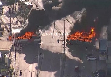 Jornada de terror en Río de Janeiro: 35 autobuses incendiados tras la muerte de un paramilitar