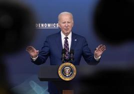 Biden vuelve a pedir a los republicanos que prohíban las armas de asalto tras la última matanza de Maine