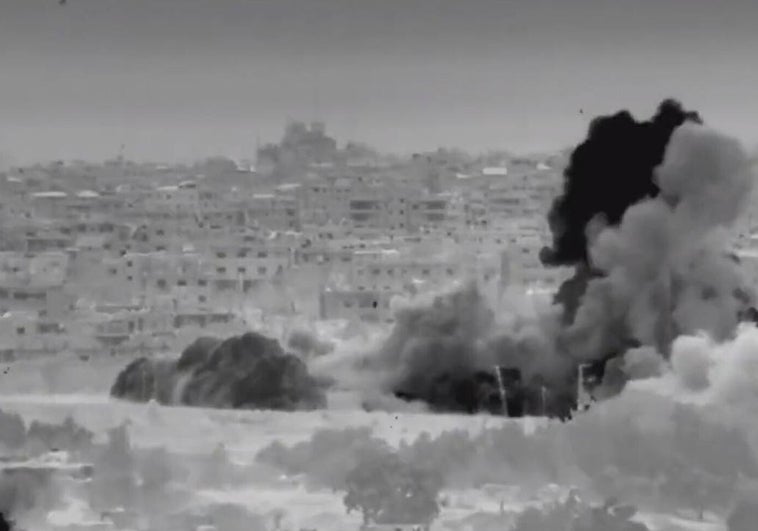 Bombardeo israelí en Gaza durante la madrugada del miércoles al jueves, en la que se produjo una primera incursión terrestre con carros de combate