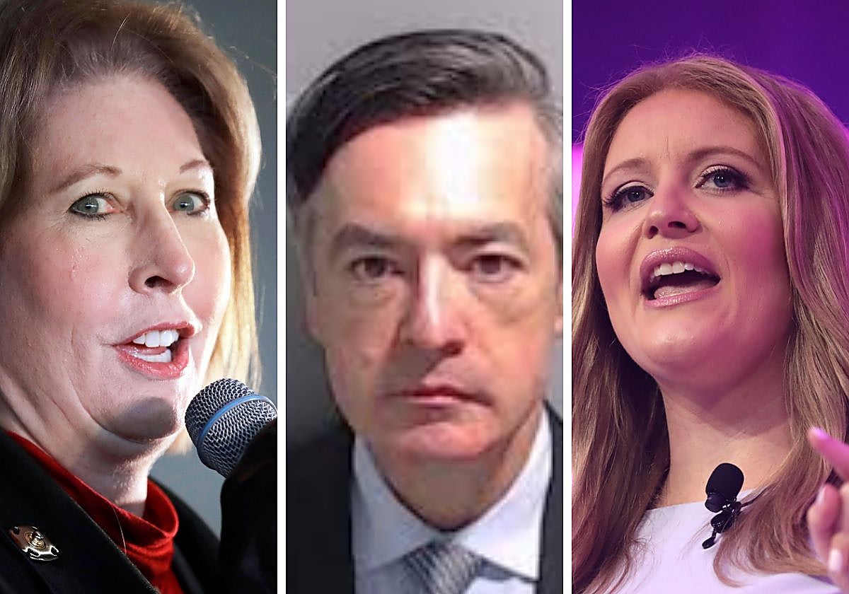 De izquierda a derecha, Sidney Powell, Kenneth Chesebro y Jenna Ellis
