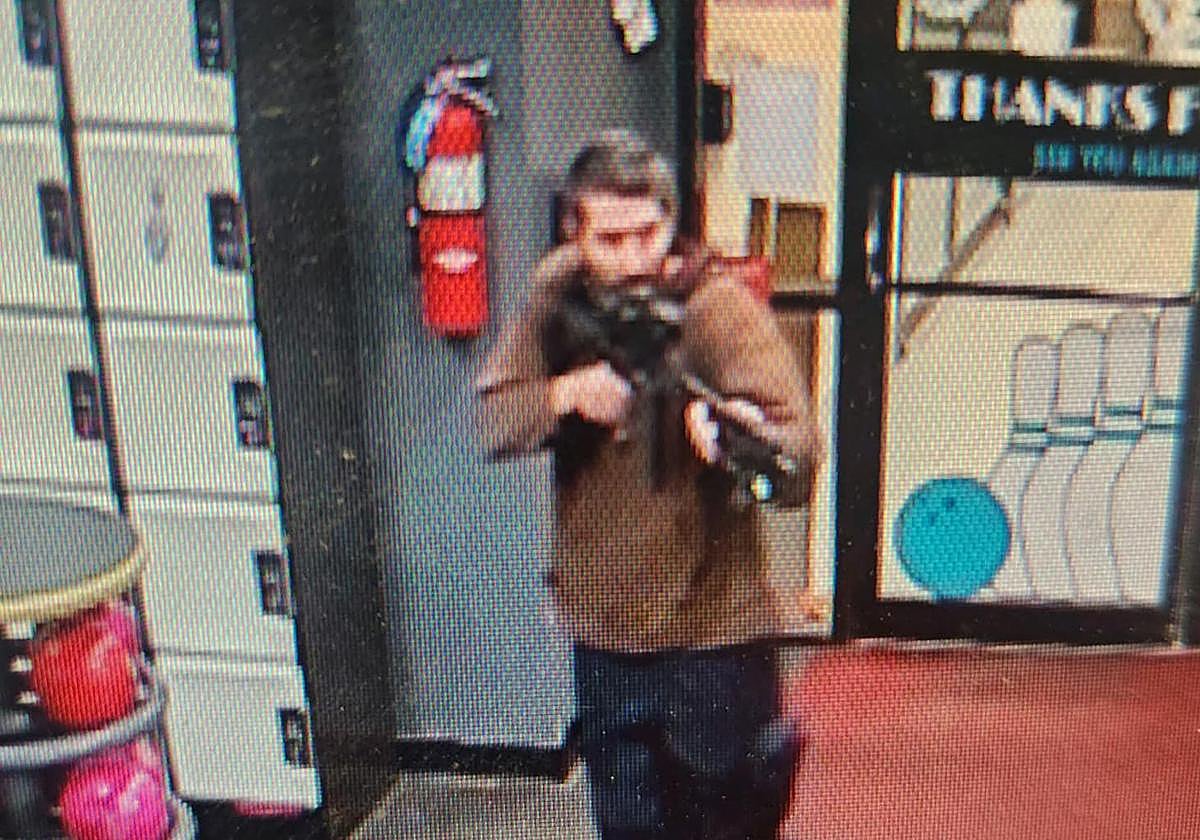 Robert Card durante uno de los tiroteos