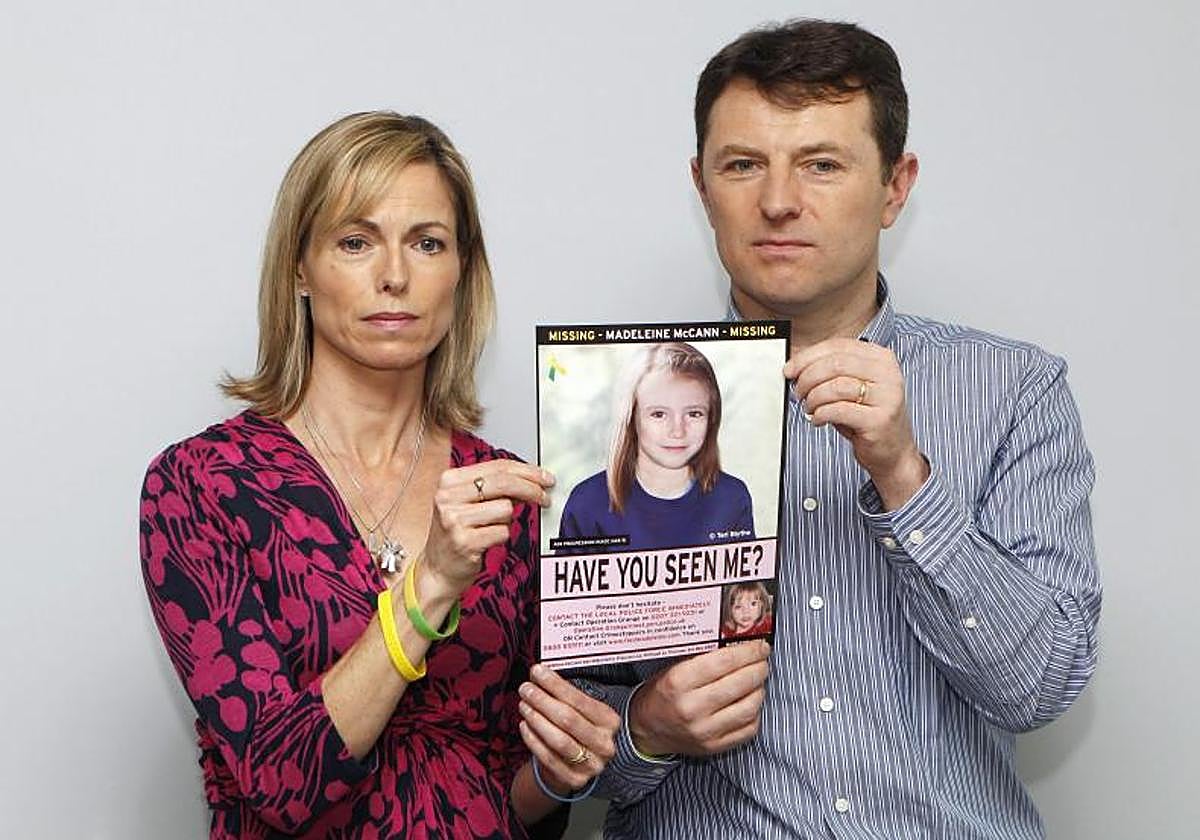 Imagen de archivo de Kate y Gerry McCann en la que sostienen un cartel en el que aparece una foto de Madeleine