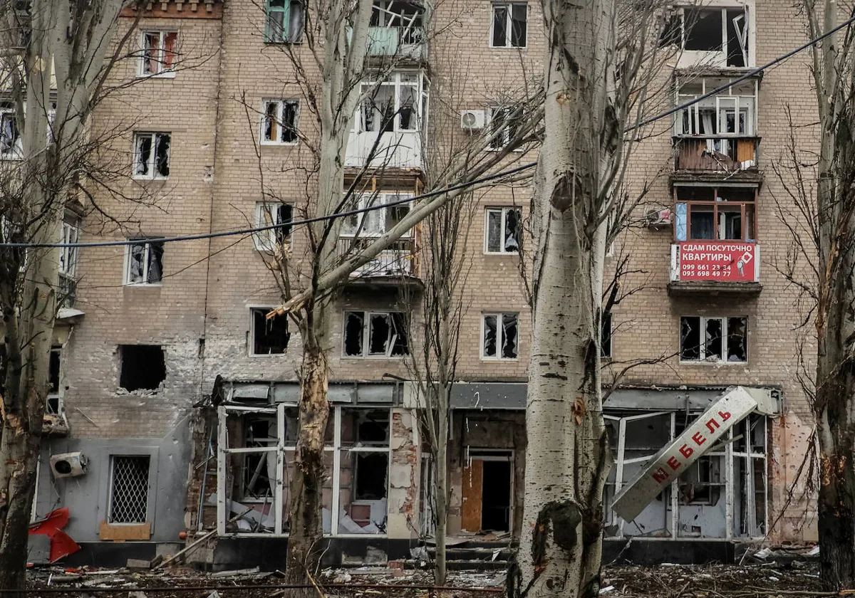 Un edificio destruido por la guerra en la región de Donetsk
