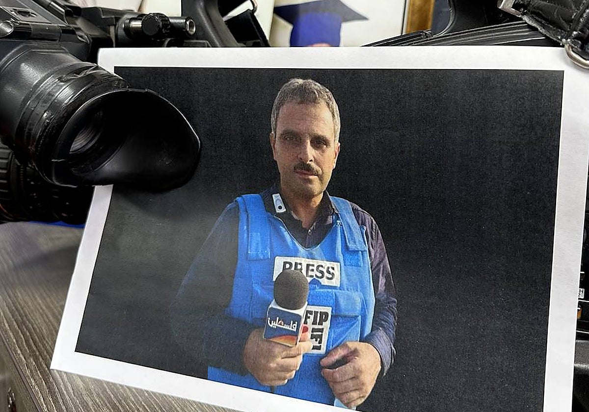 Una fotografía del periodista Mohamed Abu Hatab, muerto en un ataque israelí