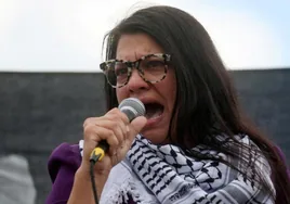 Una diputada demócrata de origen palestino acusa a Biden de apoyar un «genocidio» en Gaza