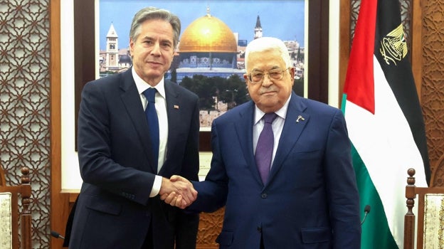 Antony Blinken y Mahmoud Abbas, ayer en Ramala