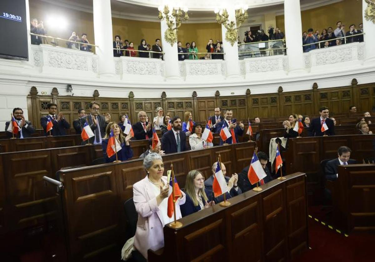 La presidenta del Consejo Constitucional, Beatriz Hevia, durante una sesión del Consejo Constitucional chileno