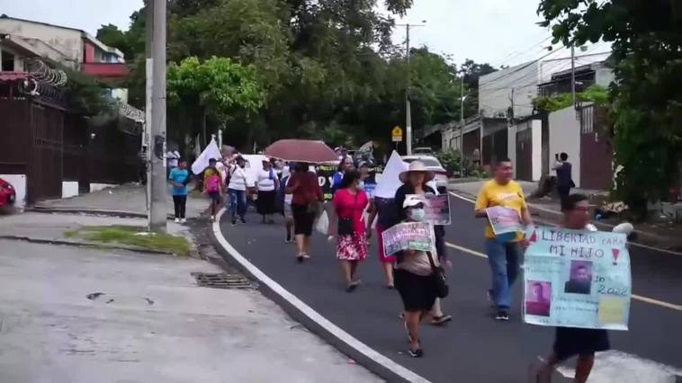 Acusan al Gobierno de El Salvador de "maquillar" atropellos con acogida de Miss Universo