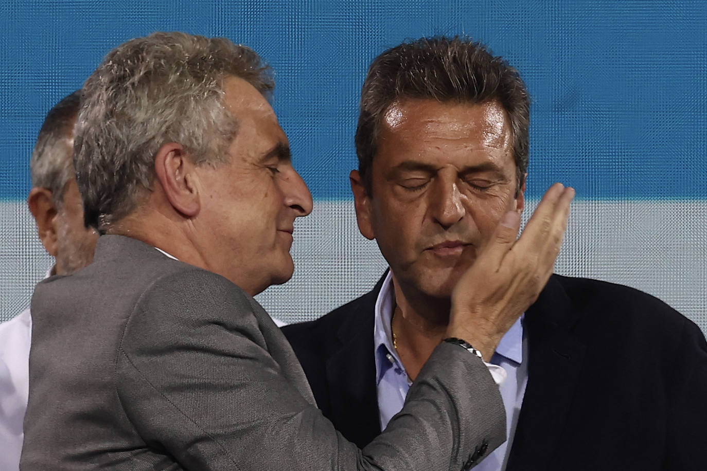 Massa, consolado por Agustín Rossi