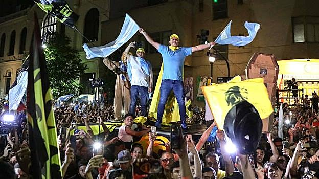 Celebraciones en Argentina tras la victoria de Milei