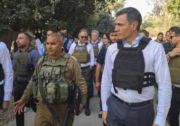 Esta es la trágica historia detrás del kibutz atacado por Hamás que Sánchez ha visitado en Israel