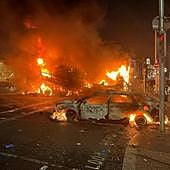 Apuñalamientos en el centro, quema de vehículos y disturbios prtagonizados por 'hooligans': lo que se sabe de lo ocurrido en Dublín