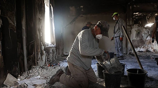 Los arqueólogos buscan cualquier resto para identificar a las víctimas de Hamás