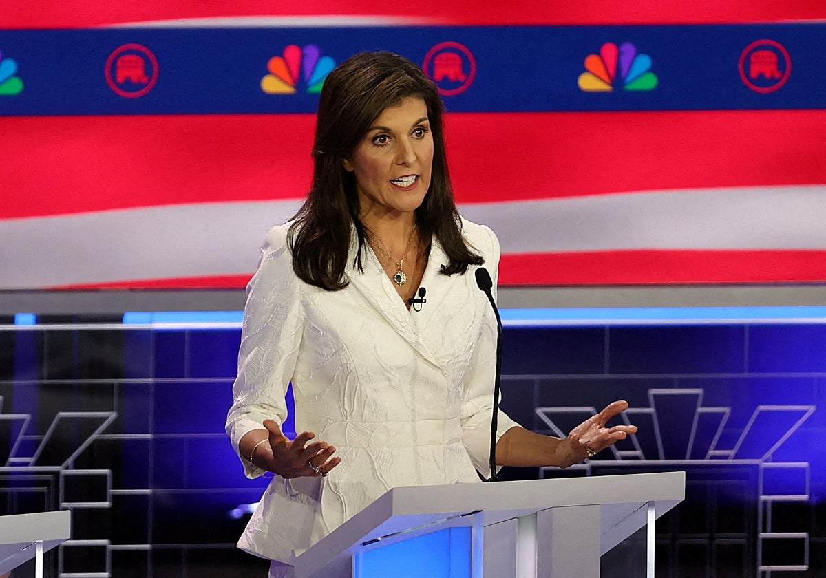 La exgobernadora de Carolina del Sur Nikki Haley interviene en el tercer debate de los candidatos republicanos a la presidencia de EE.UU. de 2024.