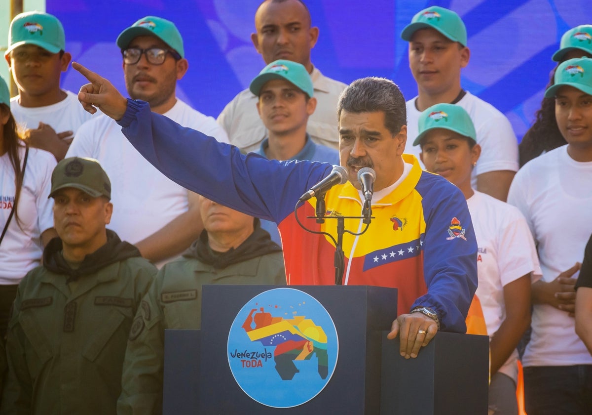 El presidente de Venezuela, Nicolas Maduro, pronuncia este sábado un discurso durante el cierre de campaña del referendo por el Esequibo