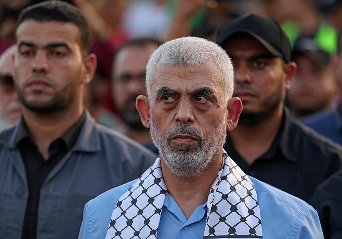 El jefe del ala política del movimiento palestino Hamás en la Franja de Gaza, Yahya Sinwar, asiste a una manifestación en apoyo de la mezquita de al-Aqsa en Jerusalén