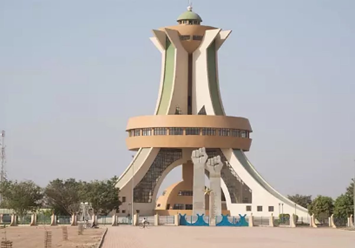 Monumento a los Héroes Nacionales en Uagadugú, capital de Burkina Faso