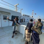 Los hutíes de Yemen utilizan el buque que han secuestrado en apoyo a Gaza como atracción turística