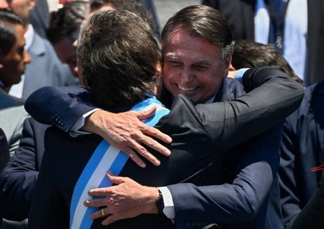 Imagen secundaria 1 - Milei asume la presidencia de Argentina: «Hoy comienza una nueva era»