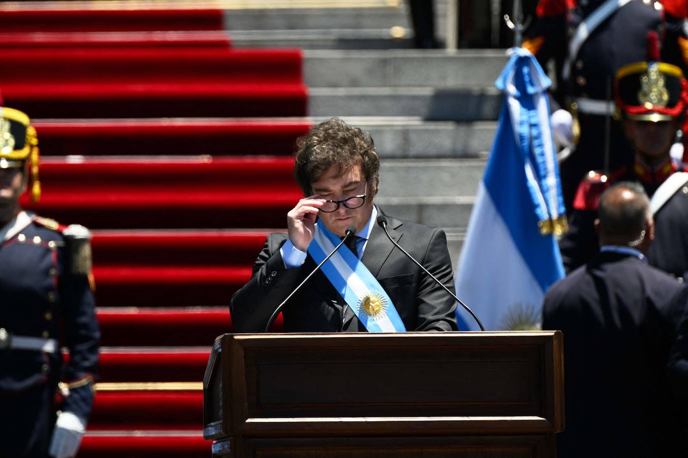 Javier Milei, durante su discurso al gentío que se acumulaba en las calles de la capital argentina