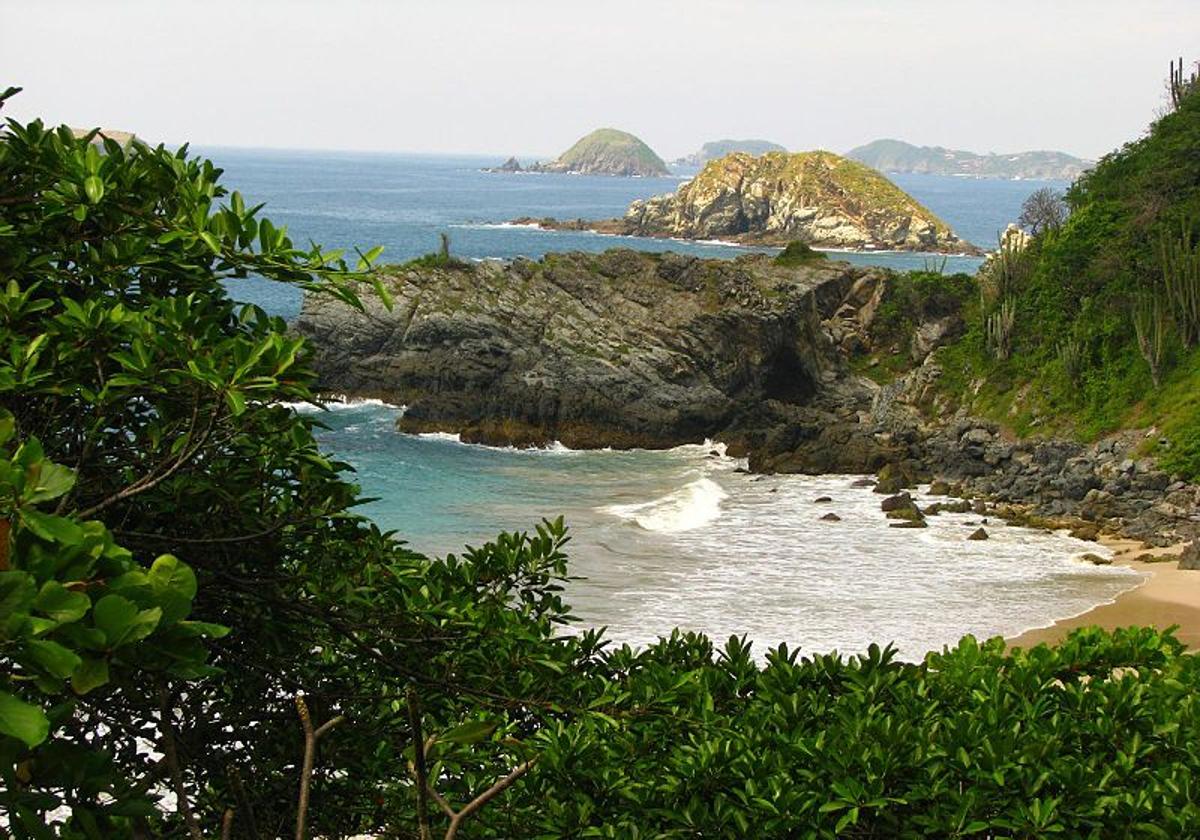 Una playa de Ixtapa (México)