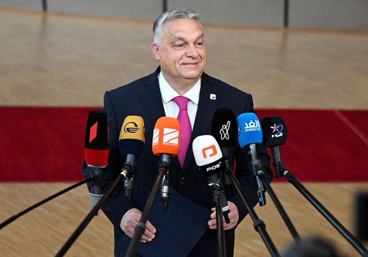 El primer ministro húngaro, Viktor Orbán, atiende a los medios de comunicación