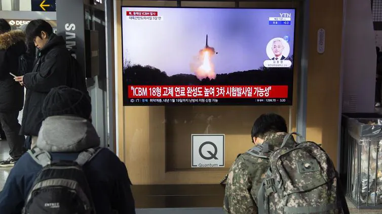 Corea del Norte dispara un misil intercontinental capaz de alcanzar cualquier punto de EE.UU.