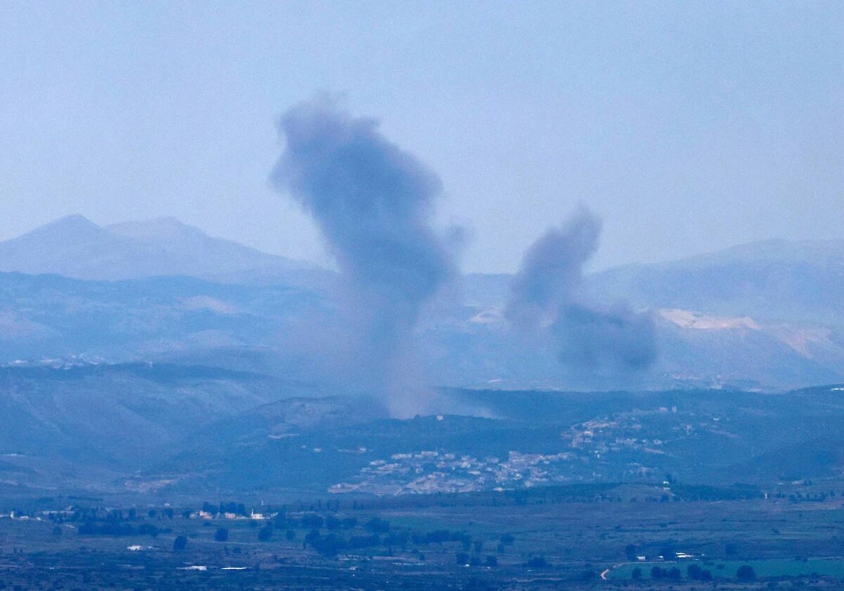La frontera con el Líbano muestra humo ondeando tras el bombardeo israelí en el sur del Líbano el 21 de diciembre de 2023 en medio de crecientes tensiones transfronterizas