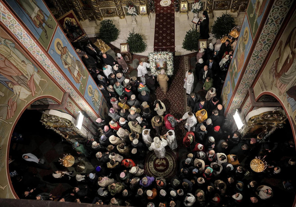 Heiligabendgebete in der goldenen Kuppel von St. Michael in Kiew