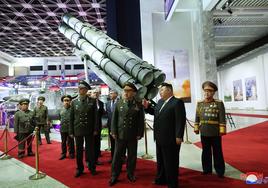 Kim Jong Un urge a «acelarar los preparativos de guerra» ante la «extrema situación militar» en la península de Corea