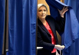 Le Pen sigue el ejemplo de Meloni y trata de borrar su herencia de extrema derecha para ganar el Elíseo