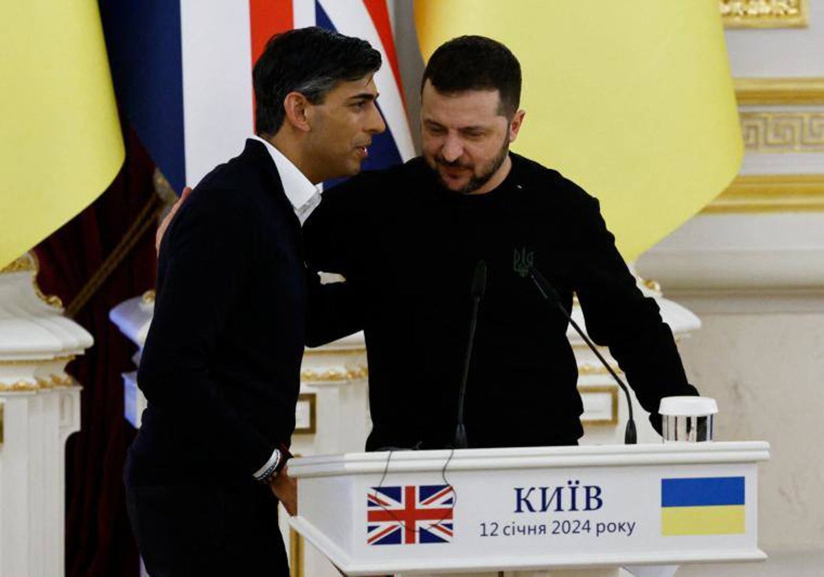 El premier británico Rishi Sunak con el presidente de Ucrania, Zelenski, en Kiev el viernes