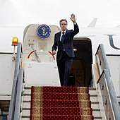 Una fuga de oxígeno en el avión Boeing de Blinken le impide regresar a EE.UU. desde Davos