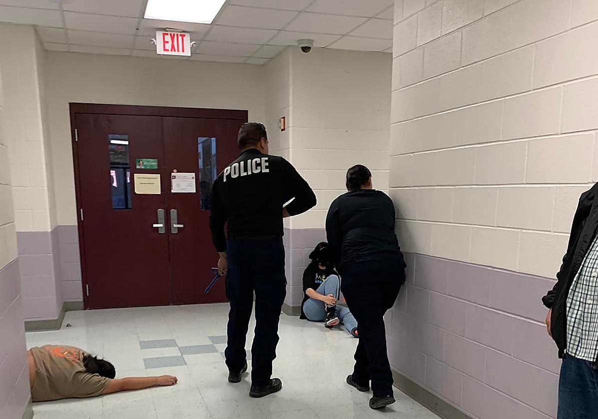 Recreación del titoteo en la escuela de la matanza de Uvalde (Texas)