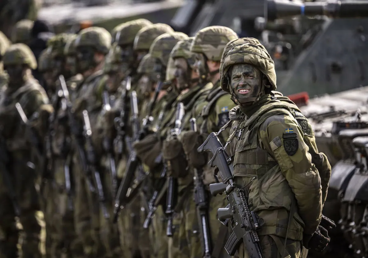 Schwedische Armee patrouilliert