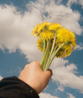 Imagen secundaria 2 - Instantáneas infantiles de la guerra tras sobrevivir a la ocupación rusa
